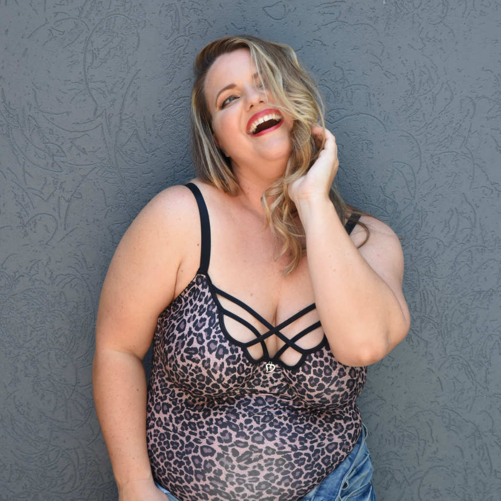 Bella Curves - Plus size model in lingerie