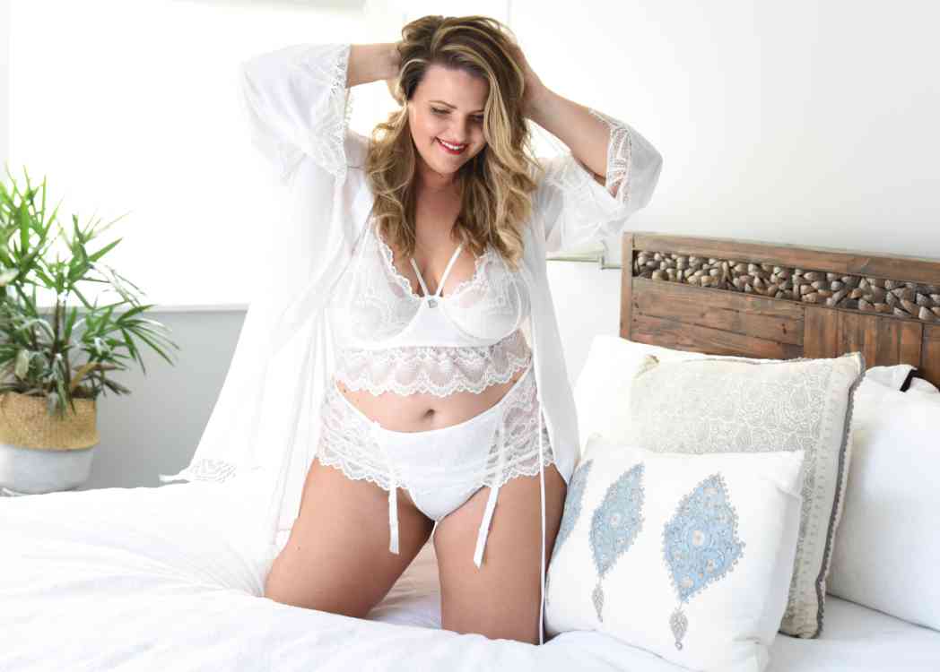 Anais Bralette & Gartini Set in plus sizes – elegant bridal lingerie for curvy women by Bella Curves